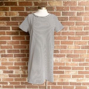 Everly Black & White Striped Shift Dress Medium